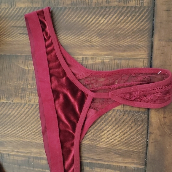 Valentine Victory of cupid velvet bra and thong set - Picture 7 of 9